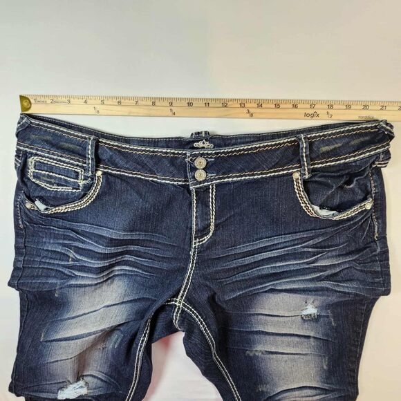 Almost Famous Women's Distressed Bootcut Jeans Sz 22 Med Wash Deco Pockets - Picture 4 of 12